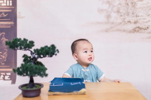 台山三个月宝宝抬头不稳